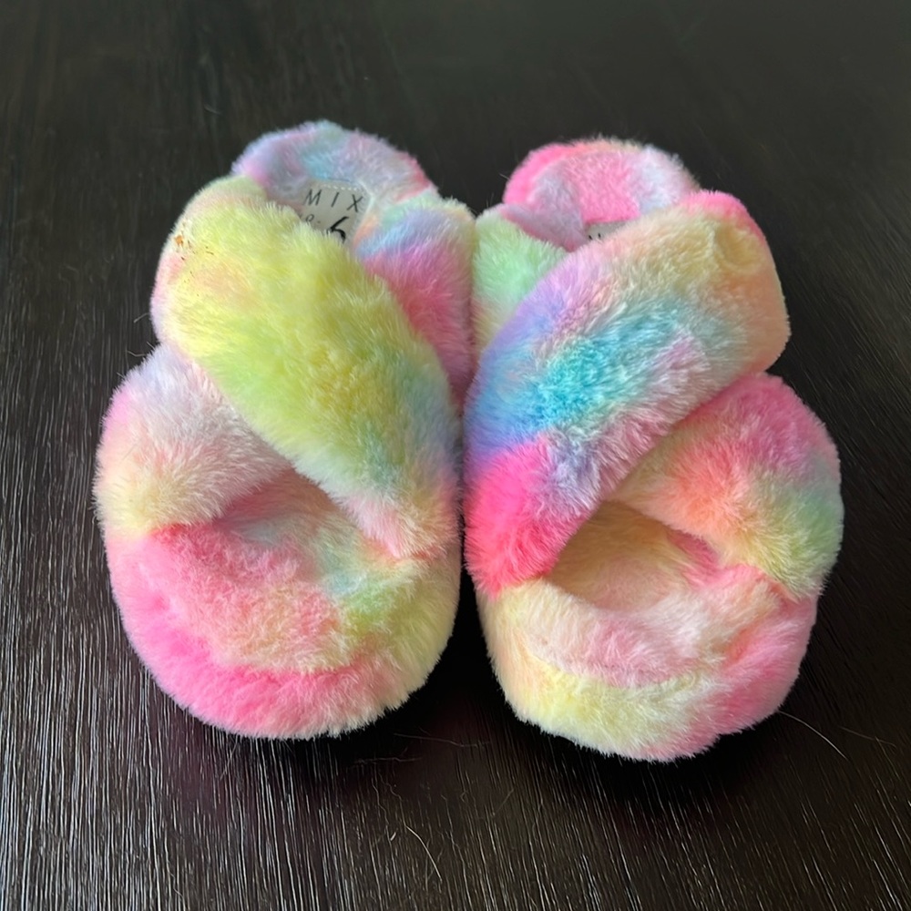 Mix No 6 House Shoes  Size 6